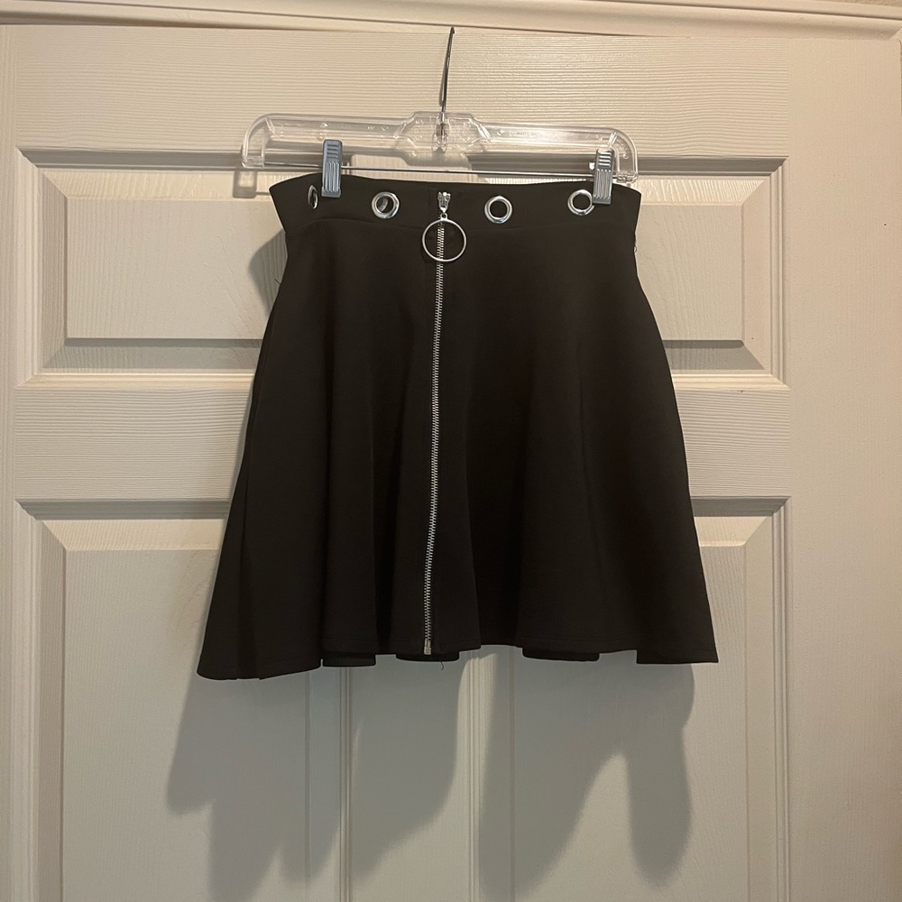 Front zip skirt from hot topic. JUNIOR SIZE S